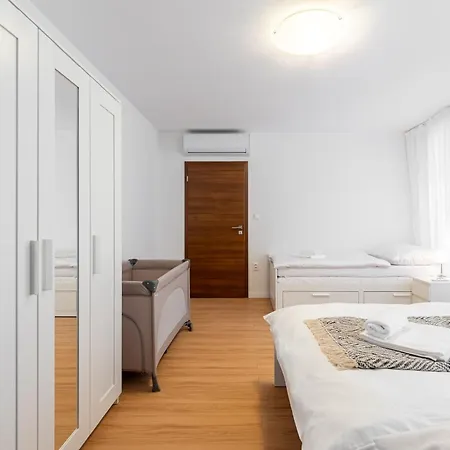 Old Town Oasis 4 *