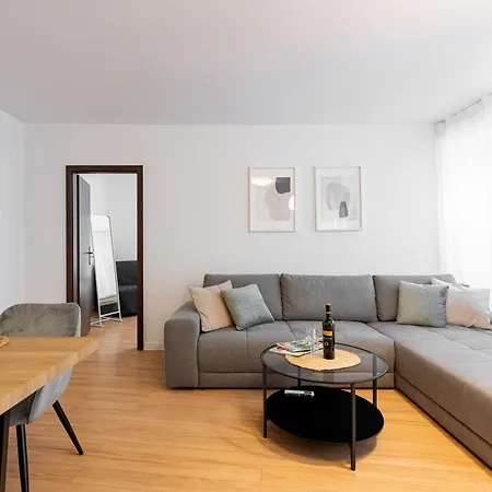 Old Town Oasis 4 *